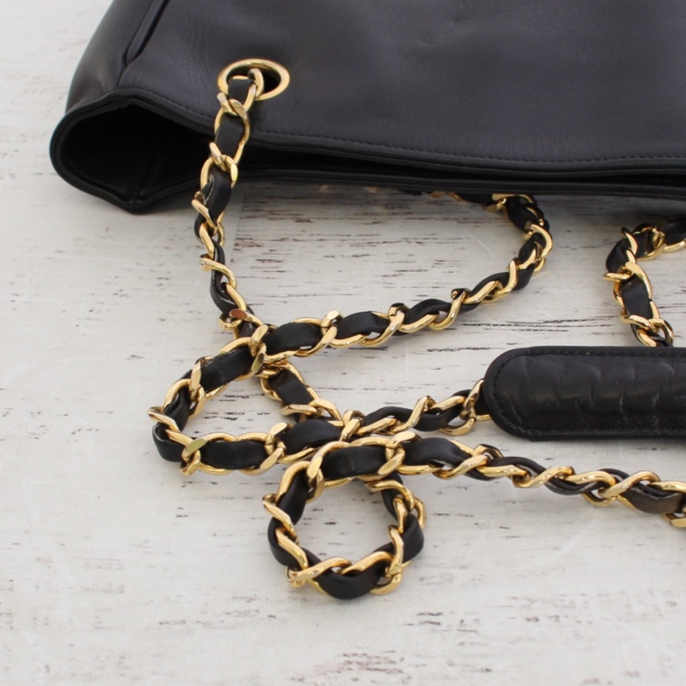 CHANEL Black Lambskin Quilted Chain Shoulder Tote Bag Vintage | Made in Italy - Picture 5 of 11